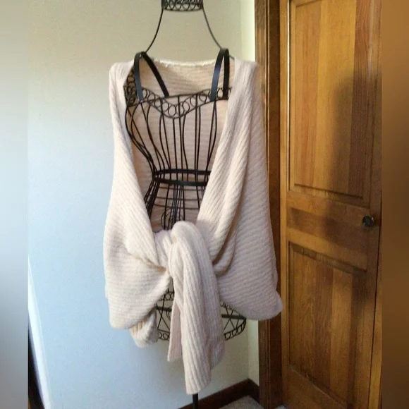 Soft tan chenille shrug, O/S - Picture 4 of 4